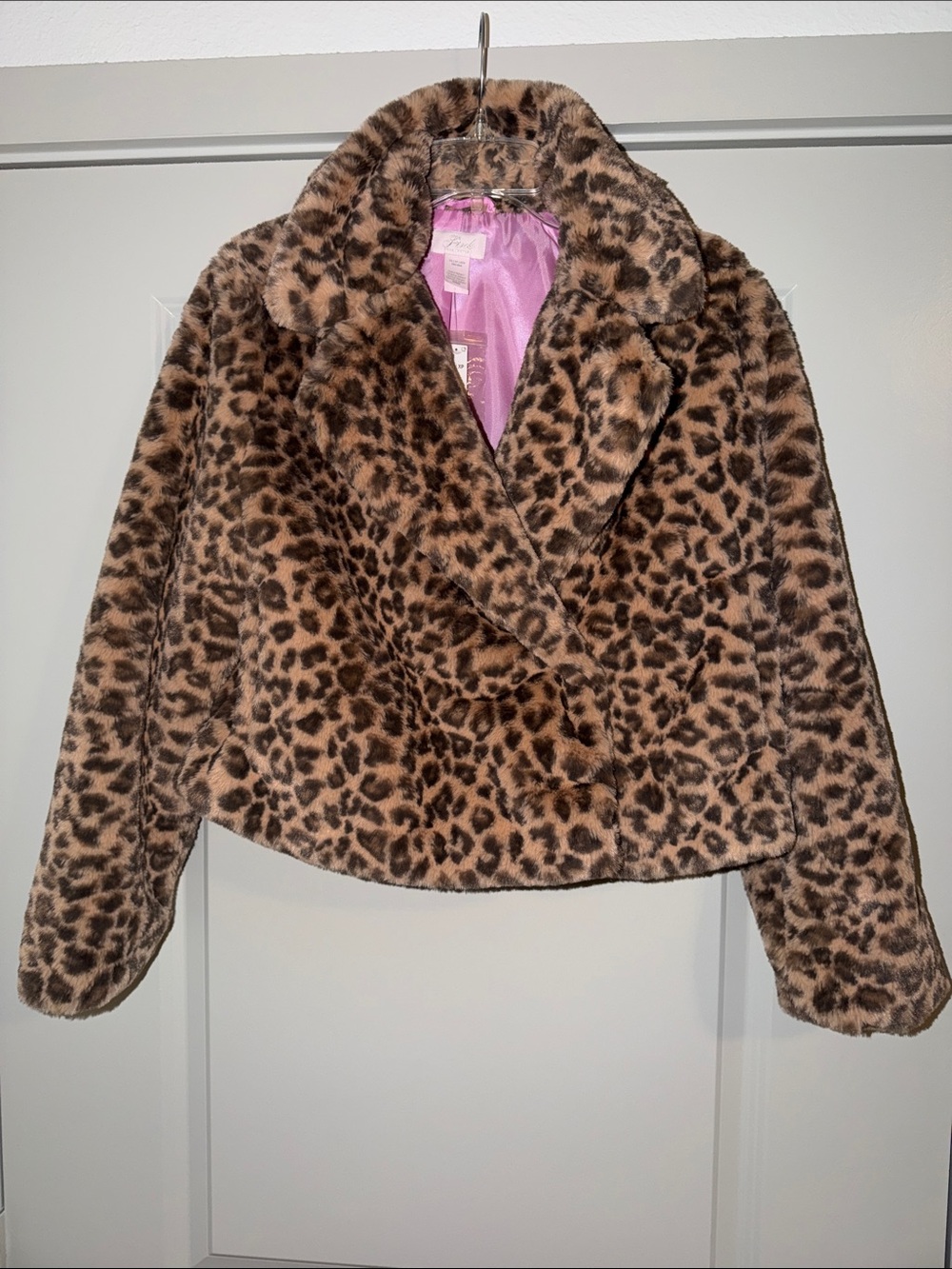 NWT! Faux Fur animal print Crop Jacket by Victoria secret size XS ! New - Picture 2 of 12